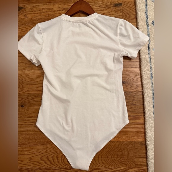 Sheiugu White Short Sleeve Bodysuit size Small - Picture 3 of 8